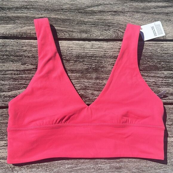 Lululemon Align V-Neck Bra‎ Light Support, A/B Cup Lip Gloss size 6 NWT 💗